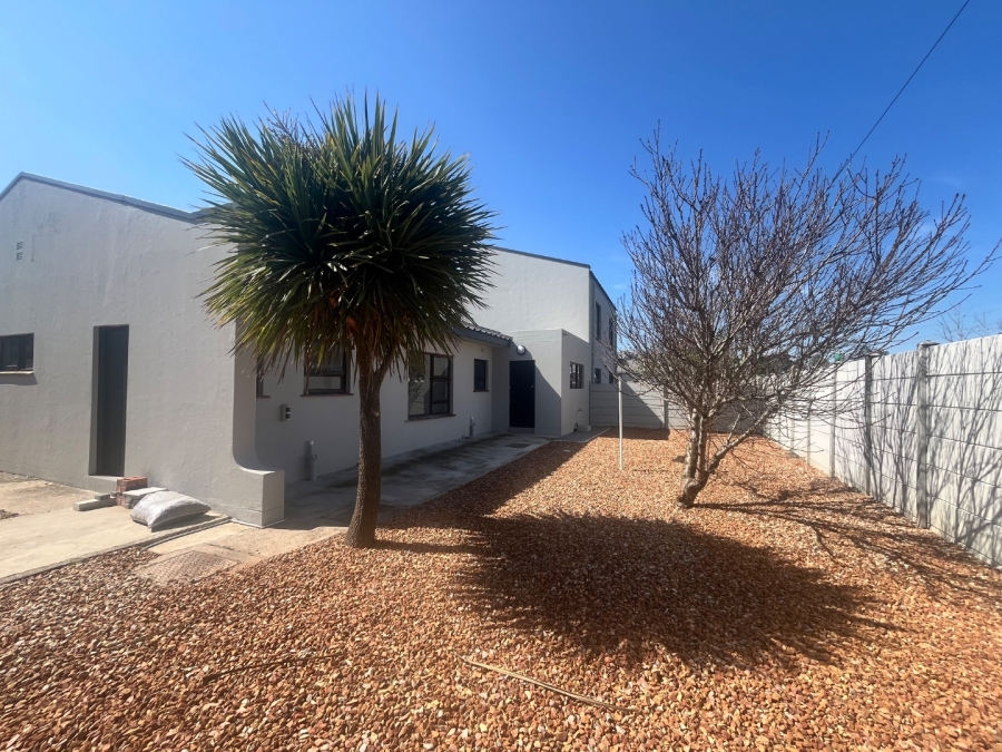 To Let 4 Bedroom Property for Rent in Dormehls Drift Western Cape